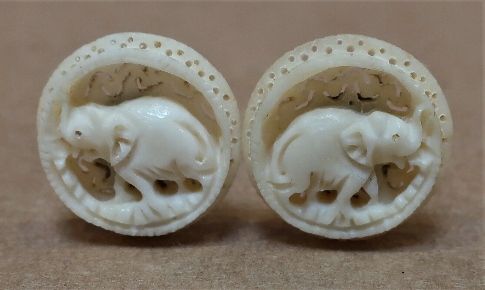 LOVELY VINTAGE CARVED ELEPHANT THEMED CLIP ON EARRINGS