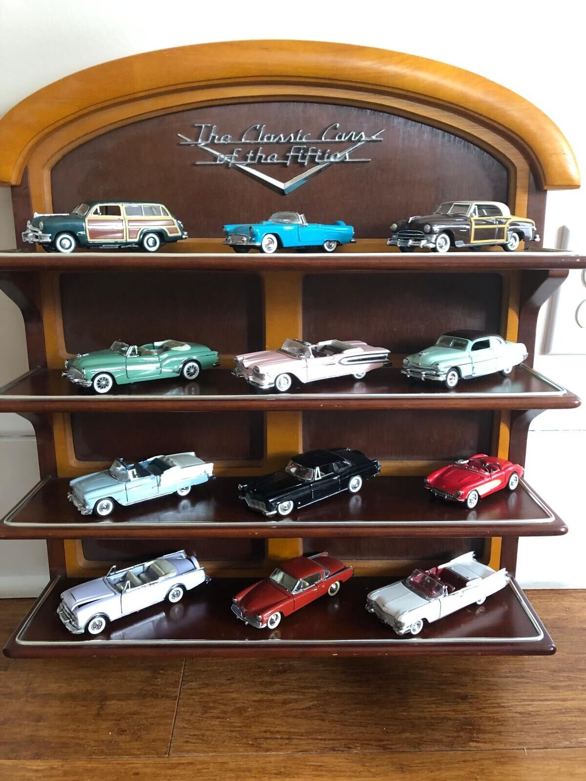 Classic Cars of the Fifties Franklin Mint 50\'s Model Display Shelf & Car Set 