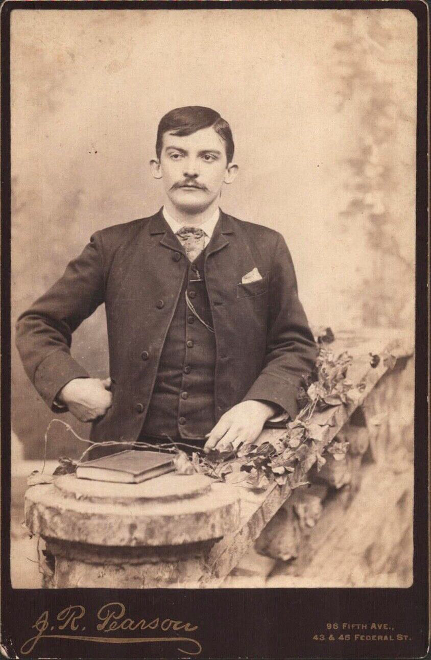 1890s PITTSBURGH PENNSYLVANIA antique cabinet card photograph HANDSOME YOUNG MAN