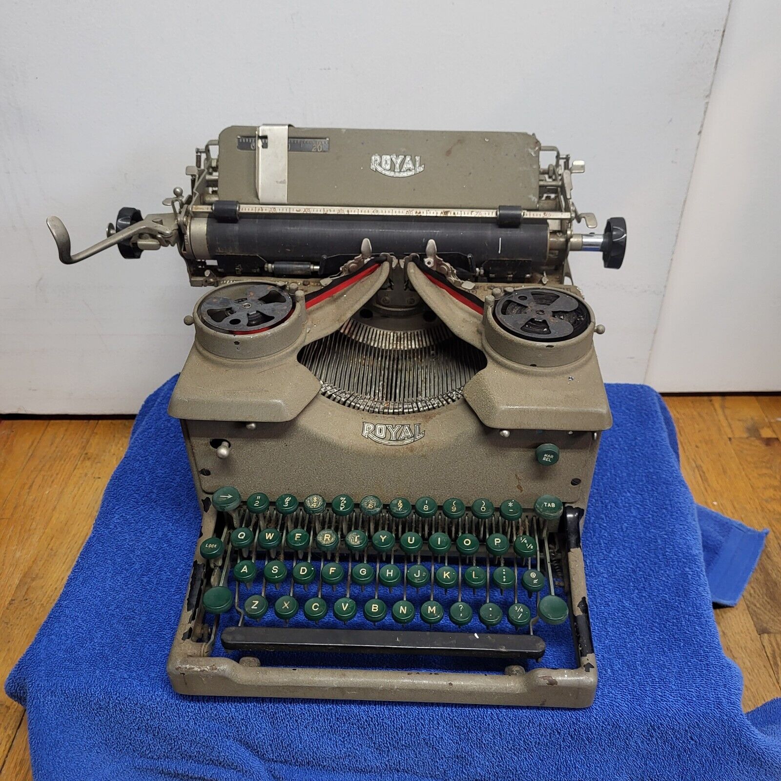 vintage royal 10 typewriter Military Issue 1940s
