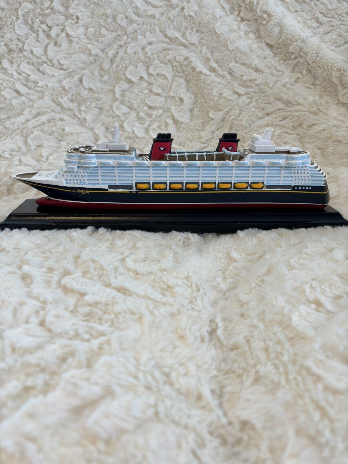 Official Genuine Disney Cruise Line DCL Scale Model Ship Replica DREAM Used