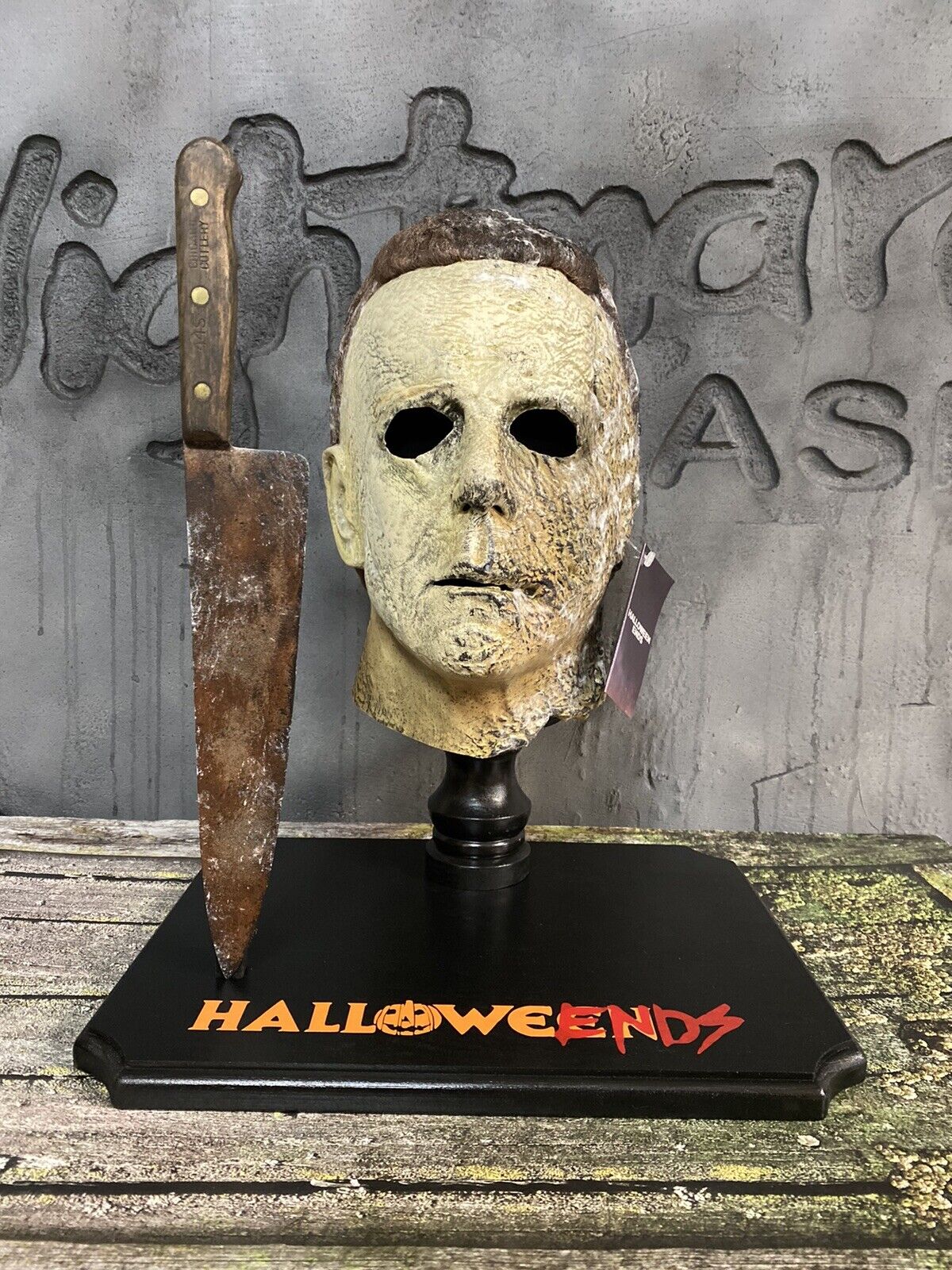 Michael Myers Halloween Ends Mask & Knife Display Stand Screen Accurate Knife