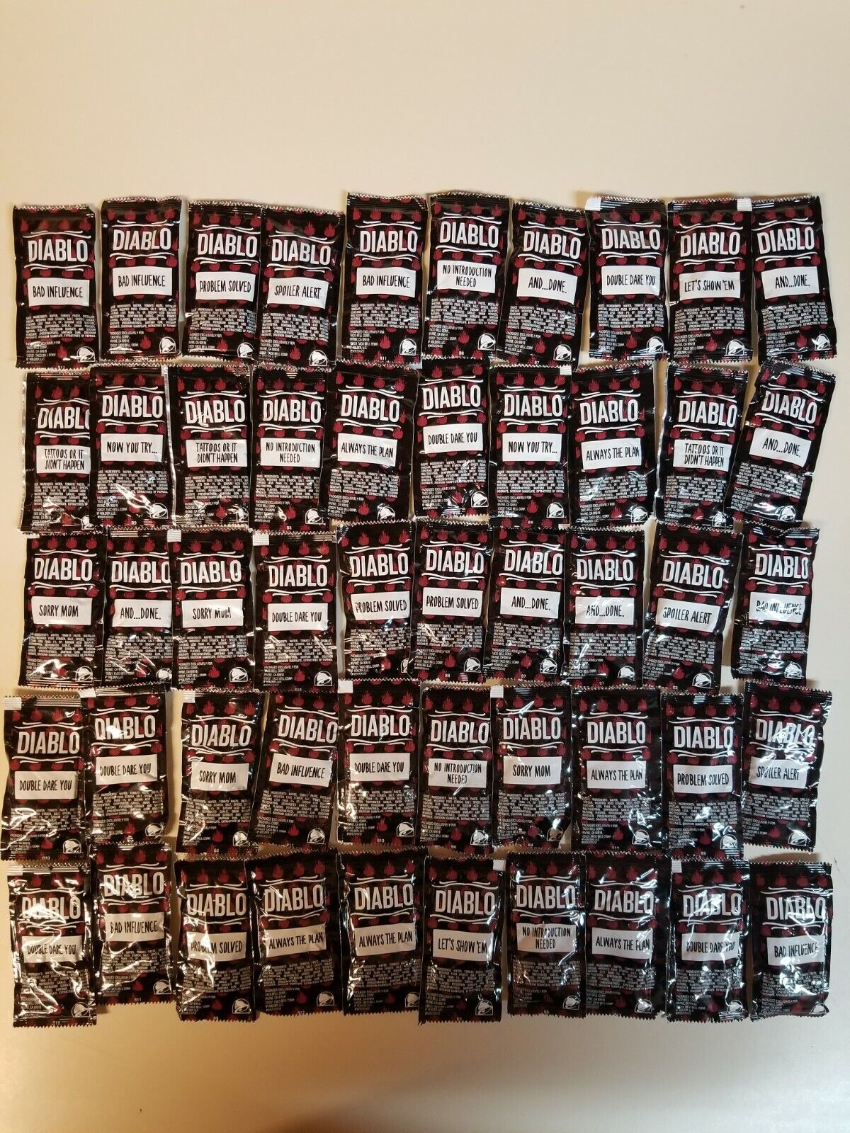 50 Taco Bell DIABLO  Sauce Packets.   New And Sealed Free Fast Shipping