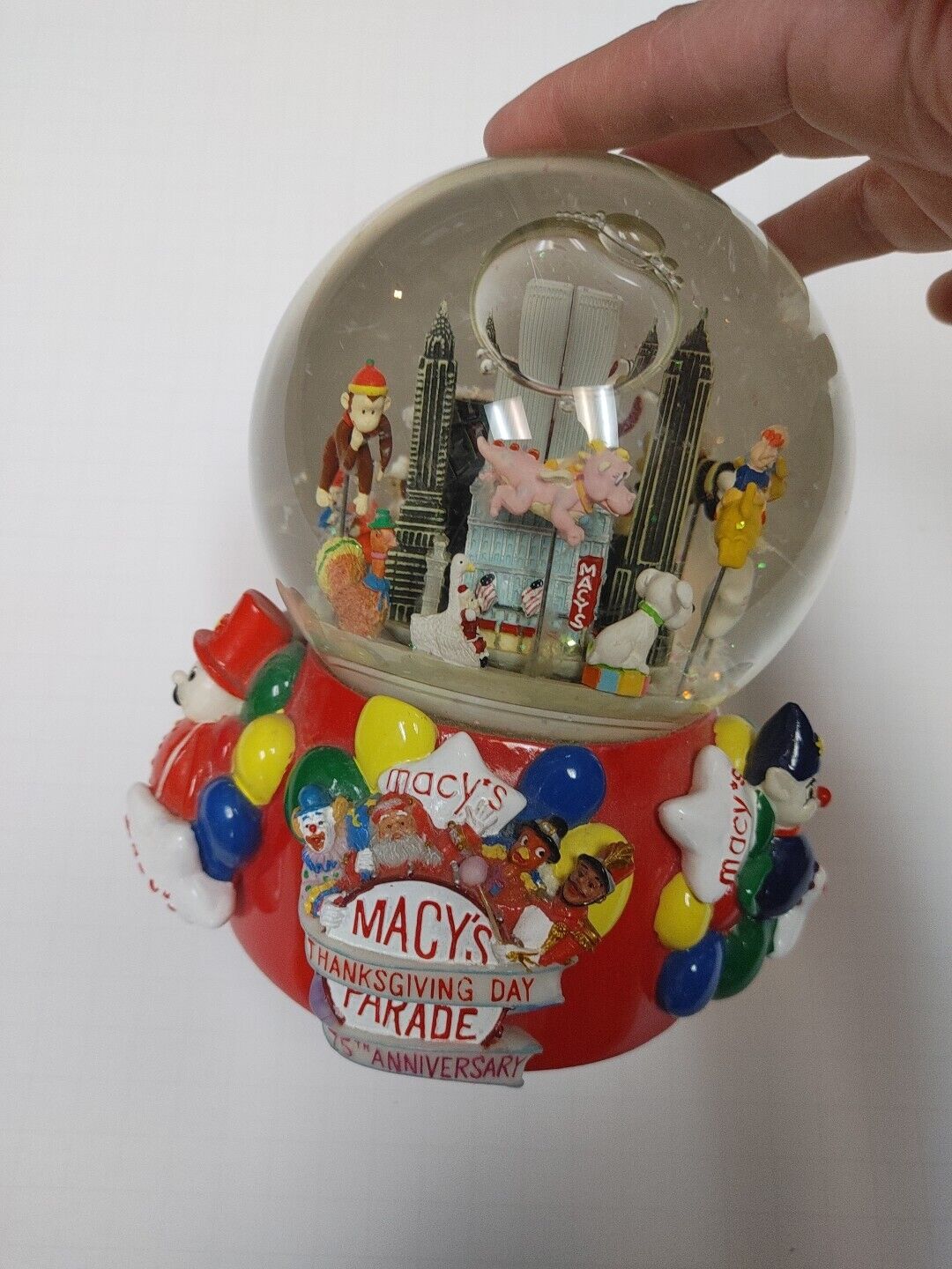 2001 Macy’s Thanksgiving Day Parade 75th Anniversary Snow Globe Twin Towers