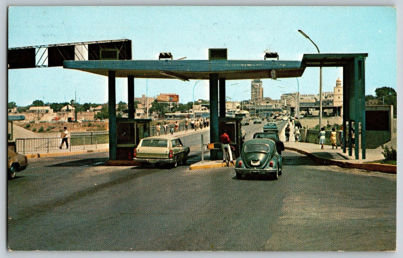 Laredo, Texas - Toll Gate at Mexican Customs - Vintage Postcard Posted