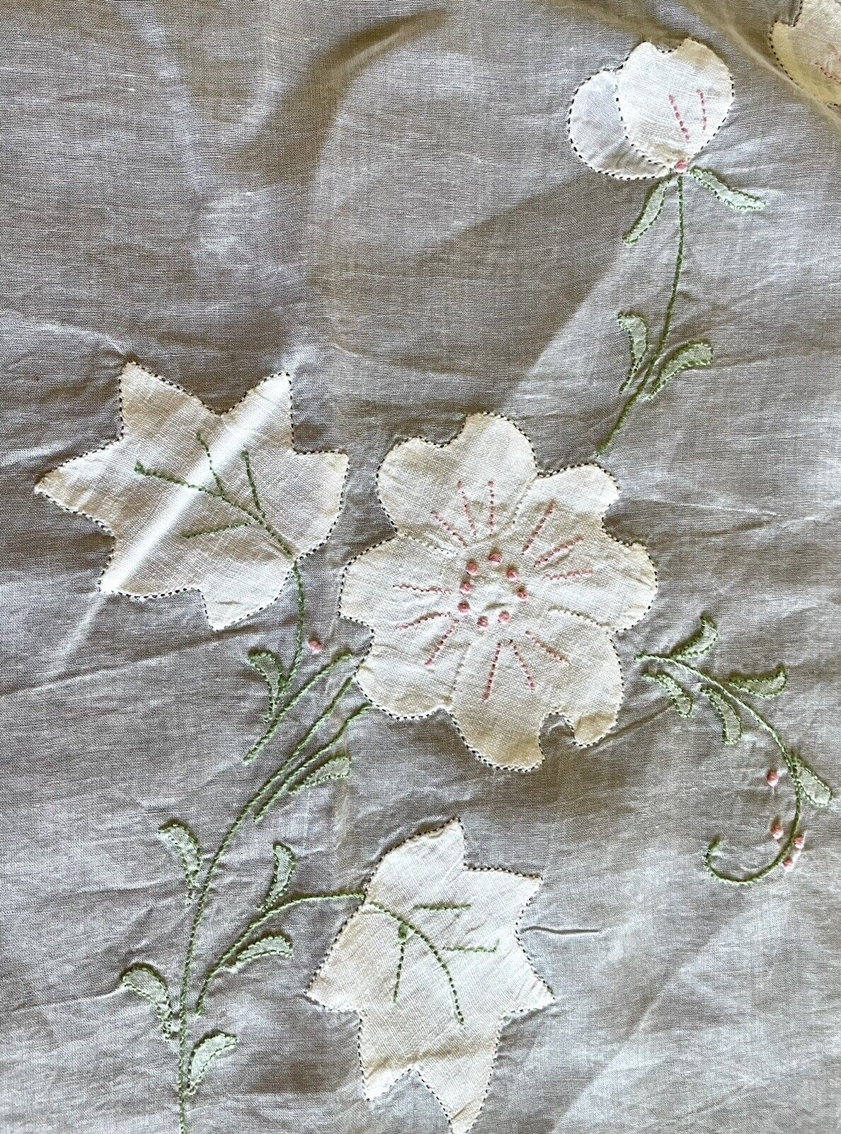 Vintage Madeira Organdy Linen Floral Applique Tablecloth 66x108 Long Oval Shape