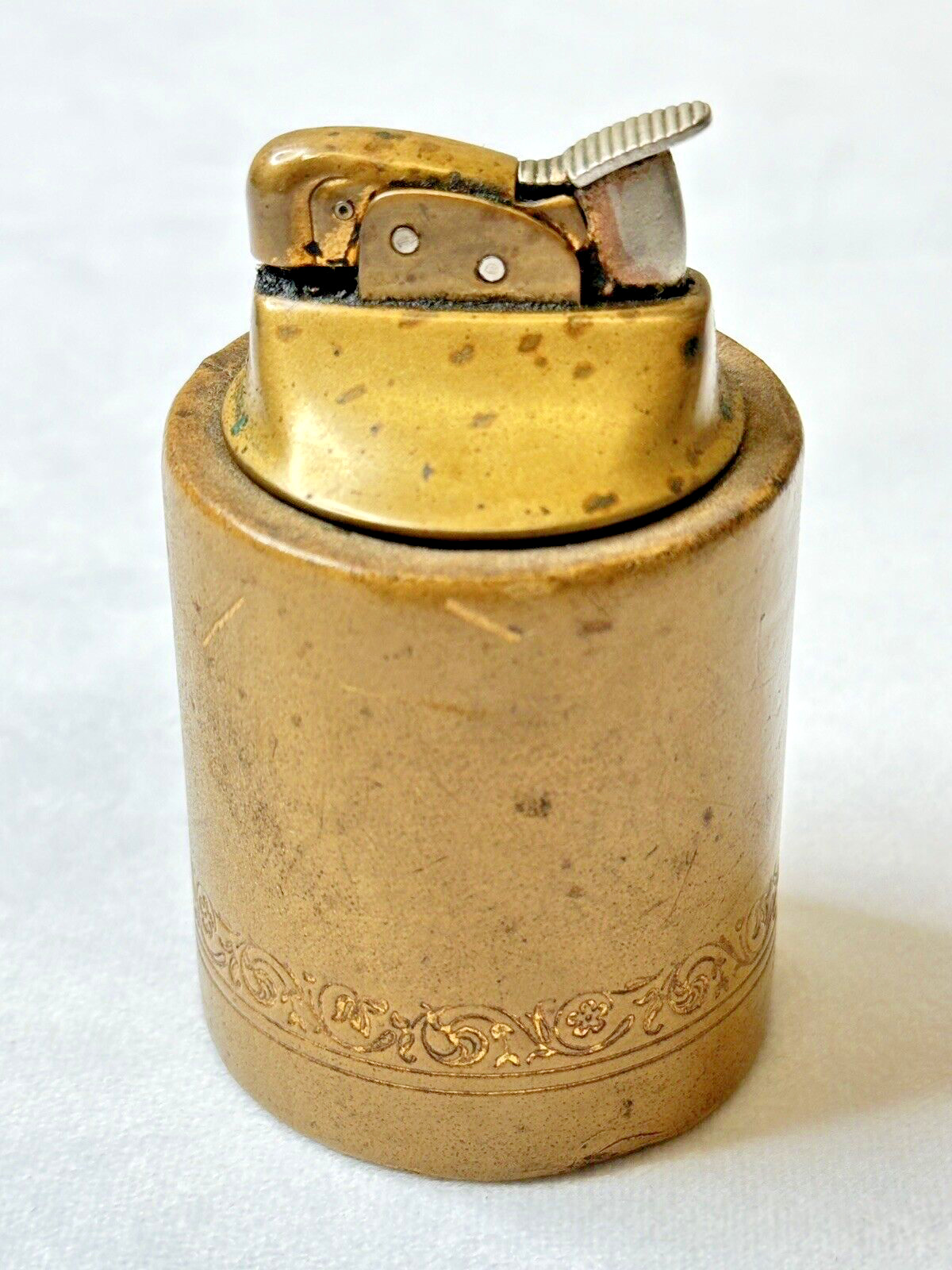 Vintage Evans Art Deco Gold Tone Spitfire Table Lighter in a Leather Base RARE