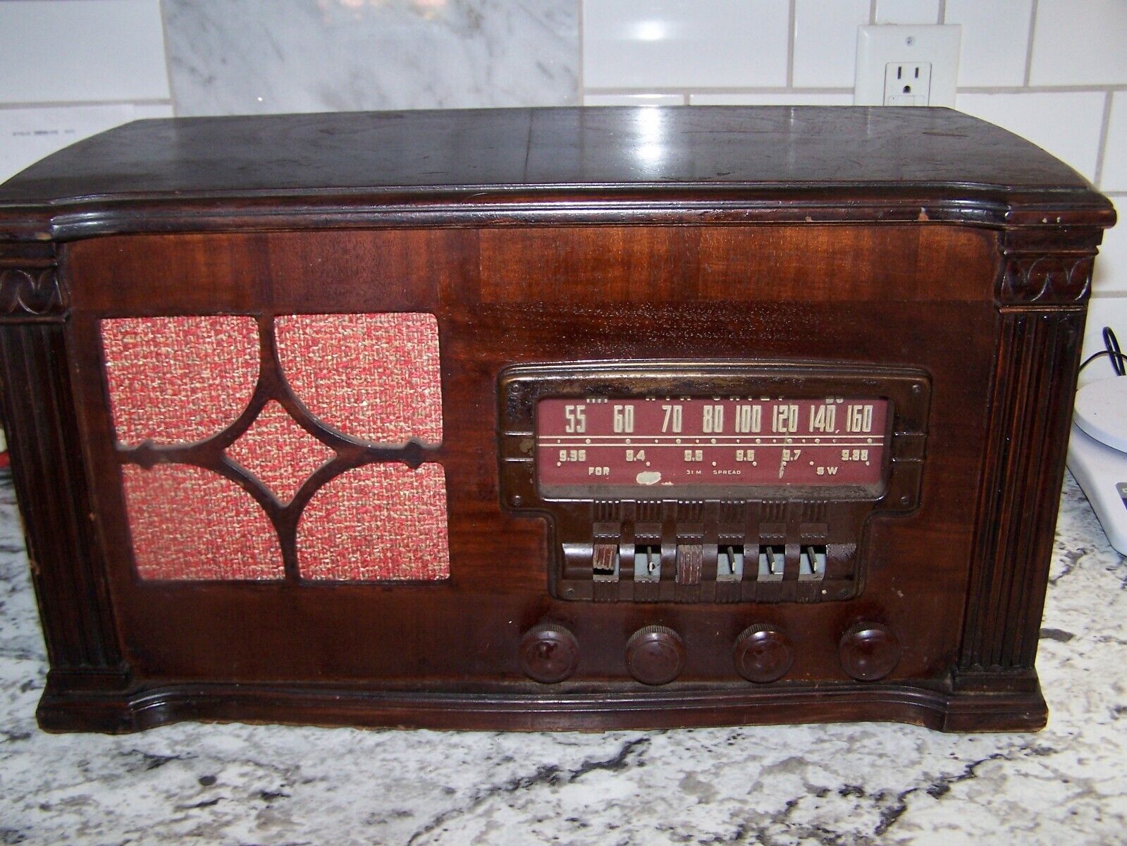 vintage firestone air chief 4 A 21 tube radio.