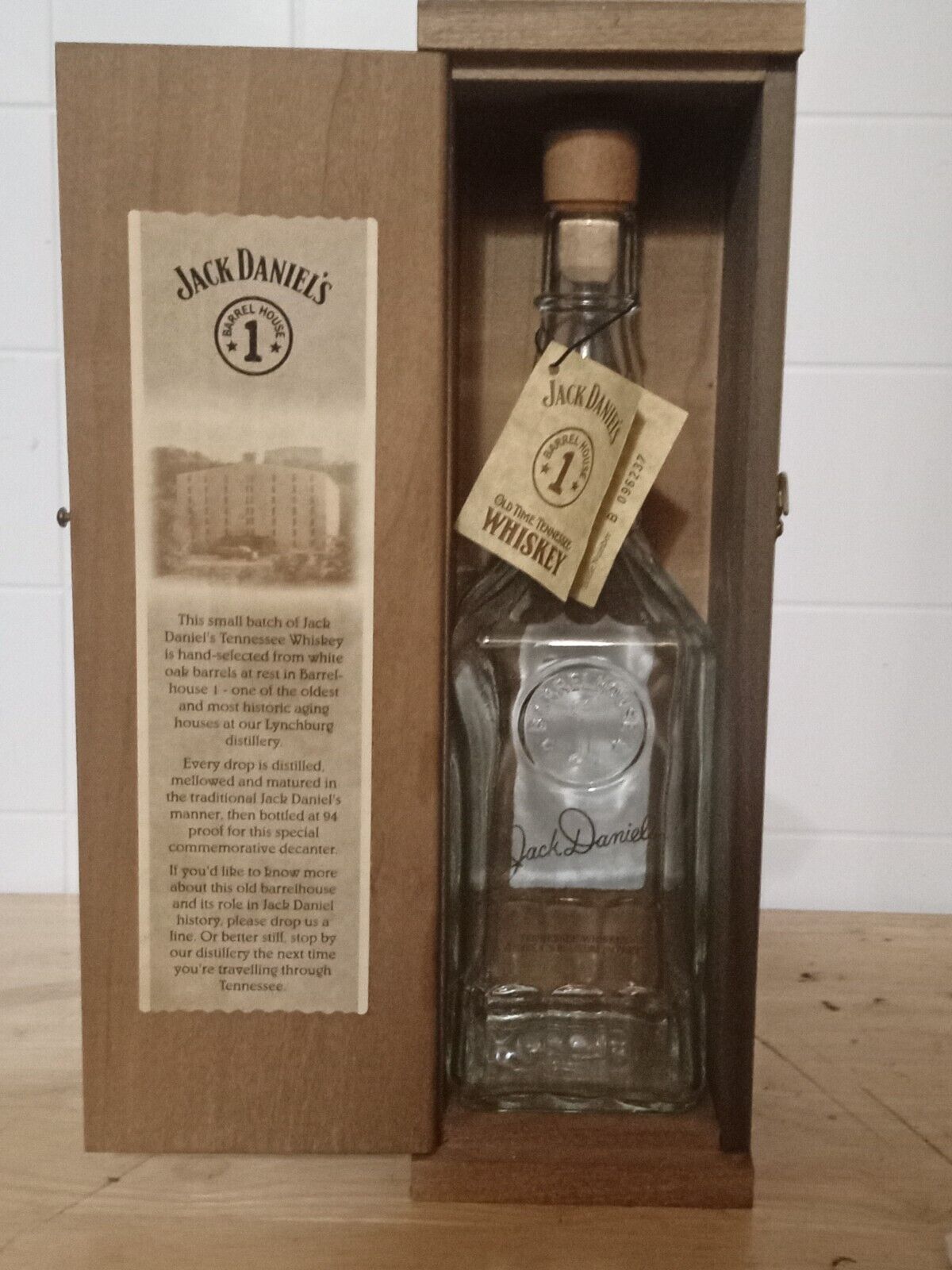Jack Daniels Whiskey Barrel House 1 Decanter Bottle w/ Wood Box + Hang Tag