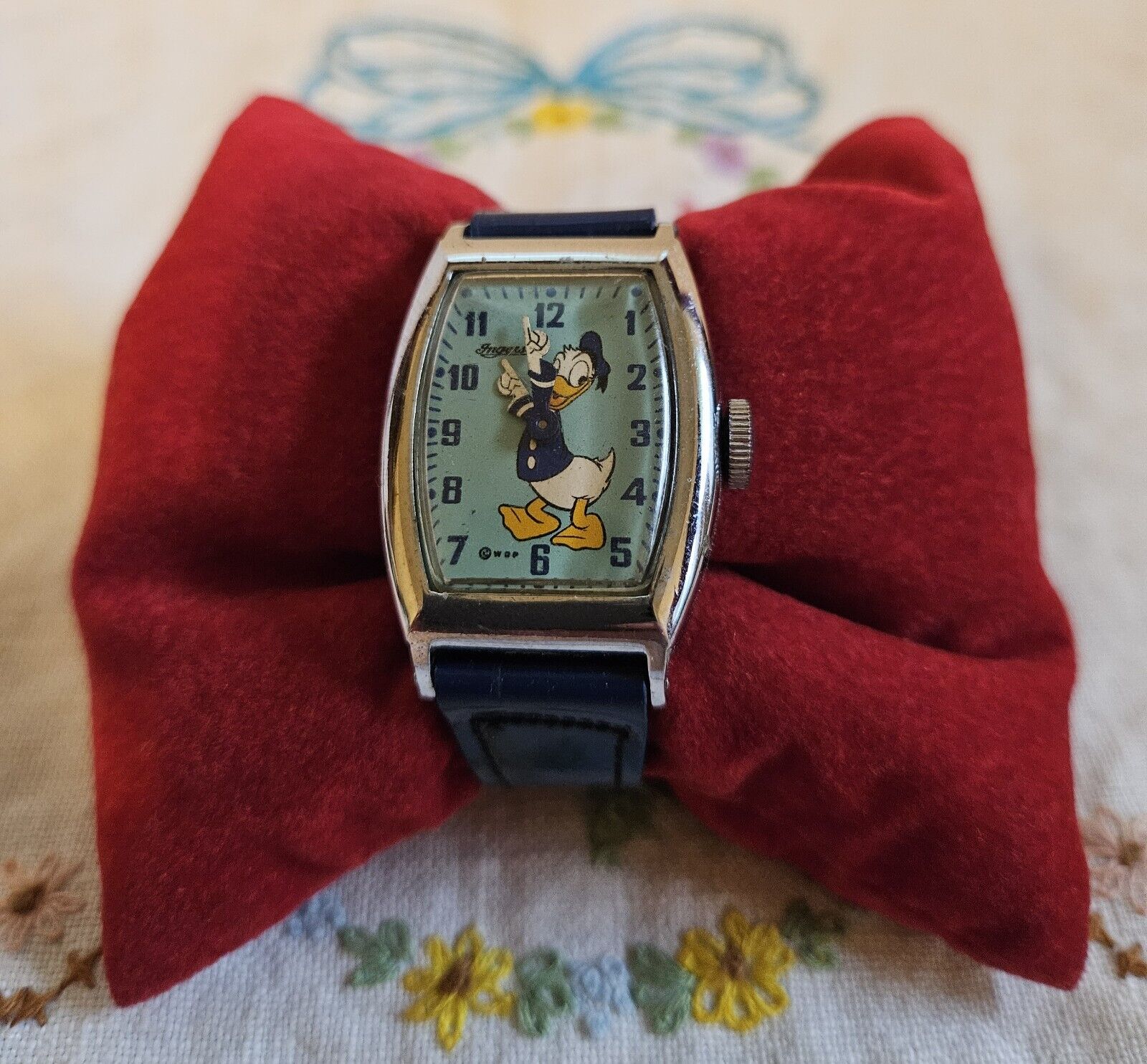 1947 DONALD DUCK DELUXE INGERSOLL  US TIME WATCH NOT WORKING PREOWNED 