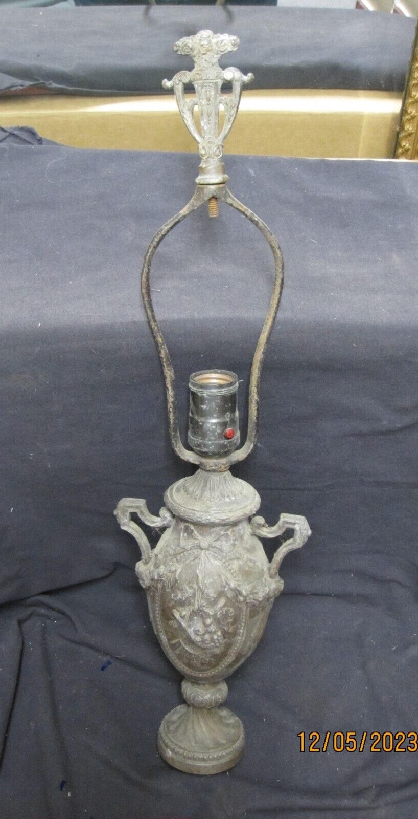 Antique VICTORIAN FABRICATION FRANCAISE PARIS France - Table Lamp For repair