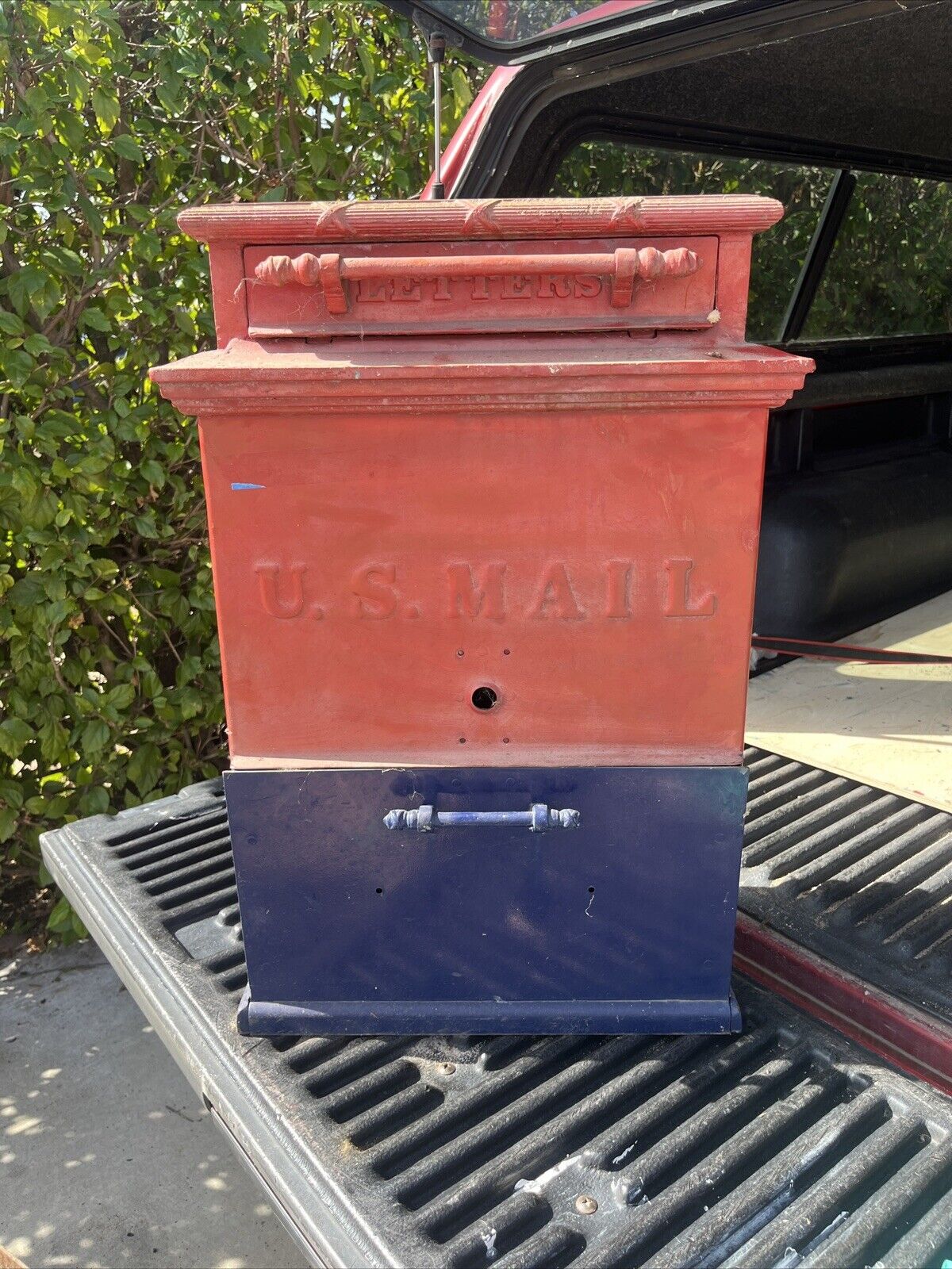 1909 Cast Iron US Mailbox Letter Drop