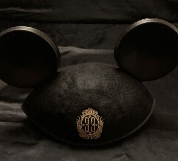 Disneyland Resort Club 33 black mouse ears - Retired logo 