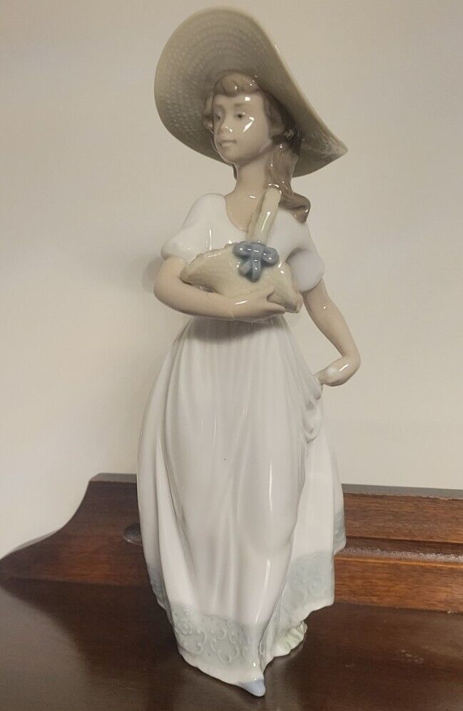 Vintage Nao Lladro Figurine #1195 Spring Flower Girl With Basket