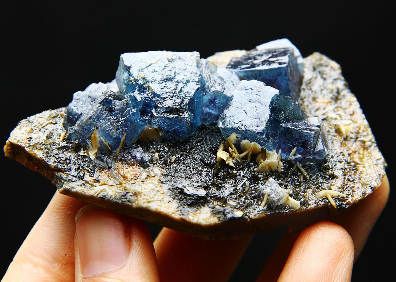 126 g natural cubic stacked blue Phantom fluorite specimen/China