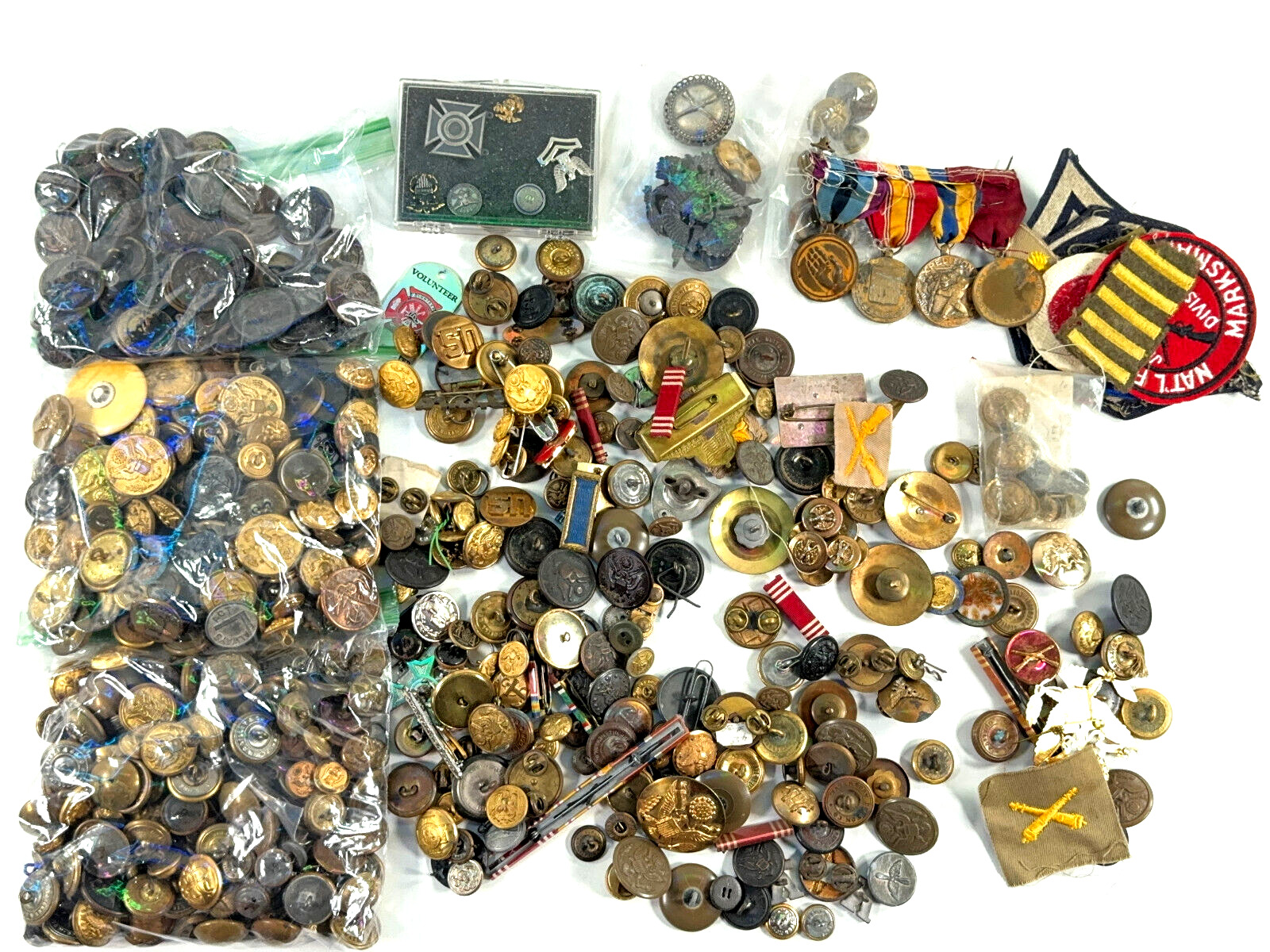 HUGE (500+) Pins Buttons Medals Patches WW1 WW2 army navy military KOREA Vietnam
