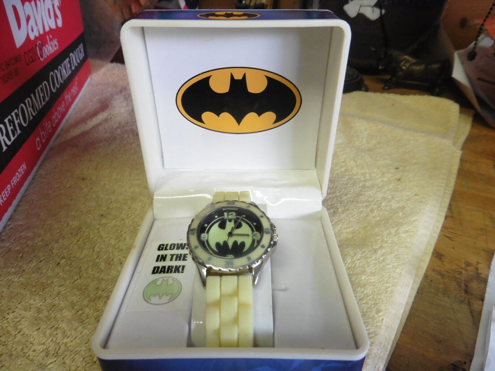 NEW Rare DC COMIC Batman glow in the dark watch