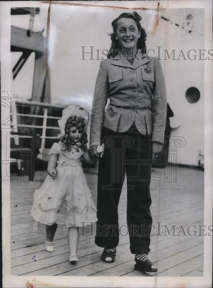 1948 Press Photo A life size doll for Jackie Boyer