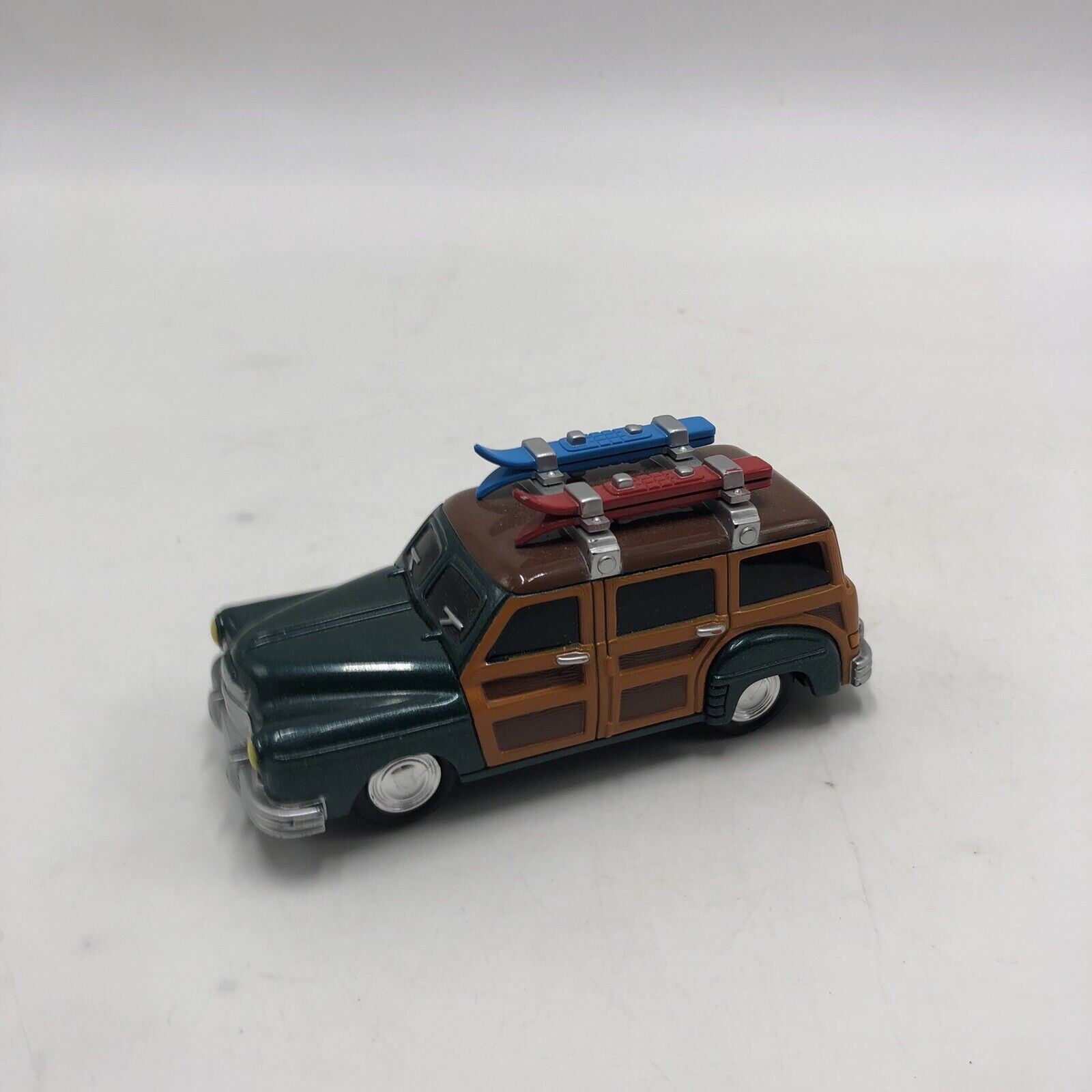 LEMAX Village Classic Beach Wagon Battery Powered Car  2001 Woody 14657 Works.