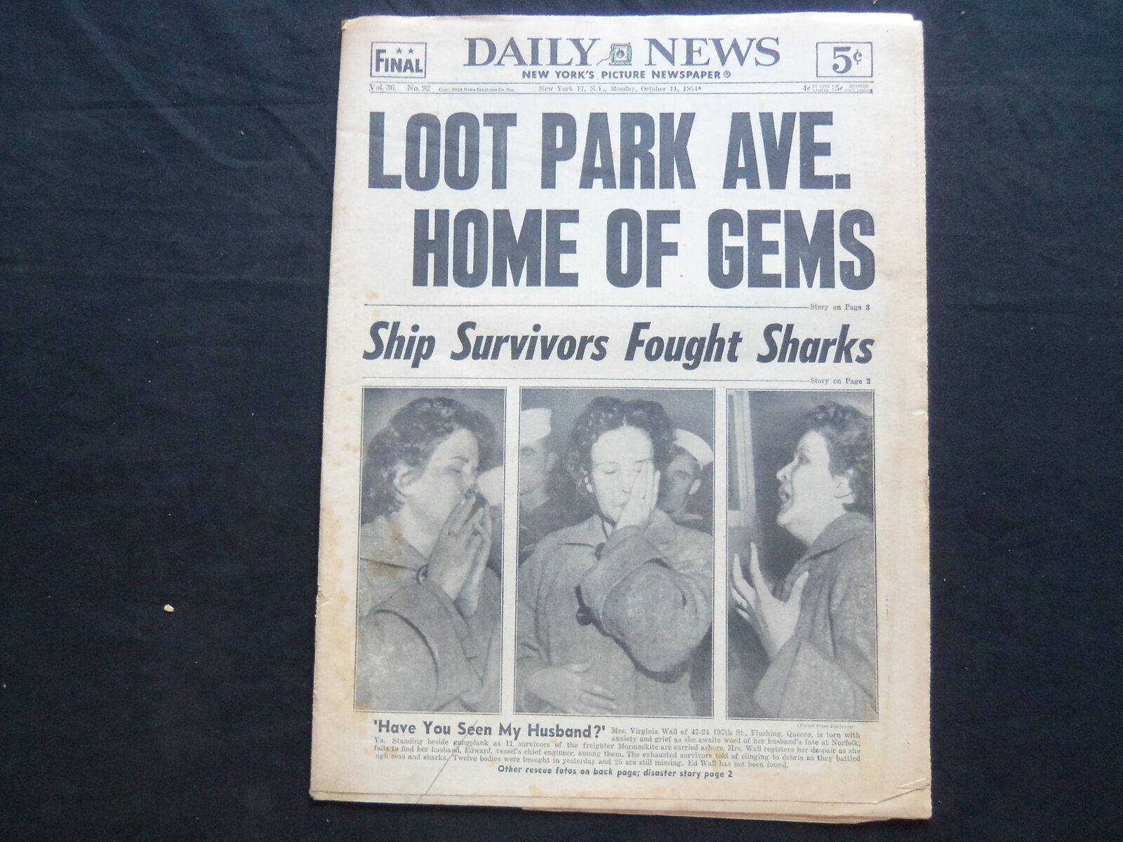 1954 OCTOBER 11 NY DAILY NEWS NEWSPAPER - LOOT PARK AVE HOME OF GEMS - NP 2504