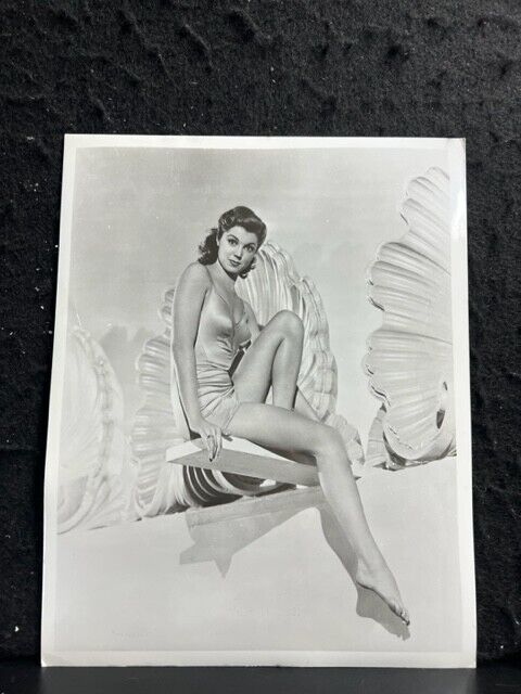 ESTHER WILLIAMS VINTAGE CLASSIC SILK SWIMSUIT POOL LEGGY CHEESECAKE POSE