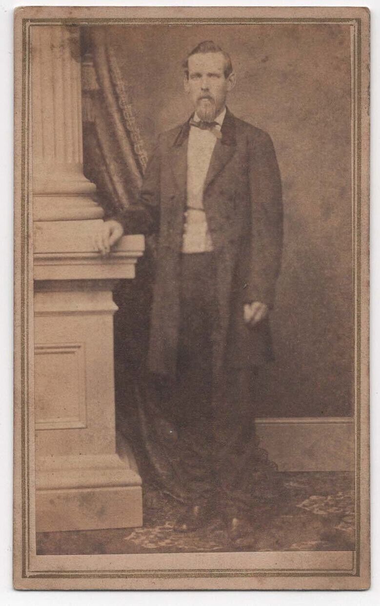 ANTIQUE CDV CIRCA 1860s WM. S. PENDLETON HANDSOME BEARDED MAN IN SUIT NEW YORK