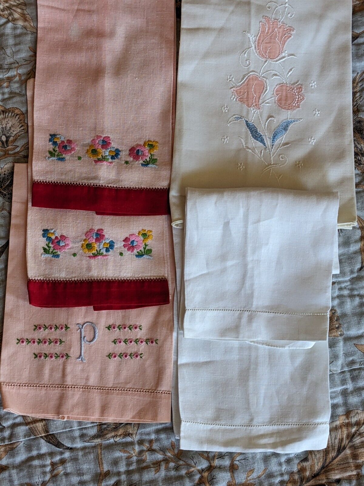 VTG Guest Hand Towels ,Handkerchief, Embroidered  By Hand, Mix Of 6 Pieces 