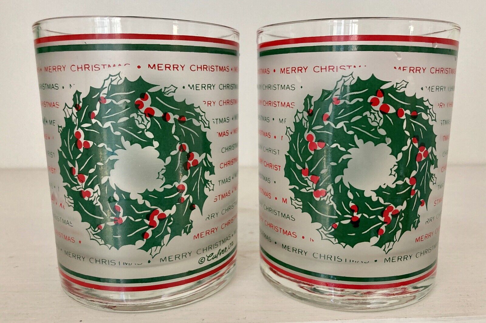 2 Vintage Culver Merry Christmas Wreath Cocktail Rocks Glasses Red Green Frosted