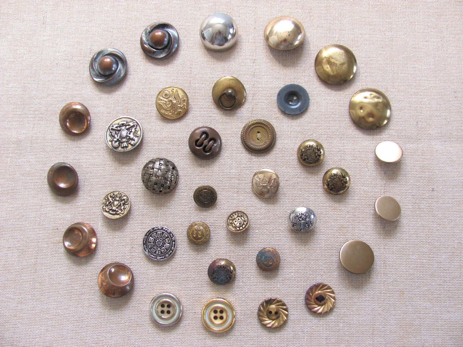 Vintage Metal Sewing Buttons Lot 35 Two Backmarked Lidz Button Sets Crests