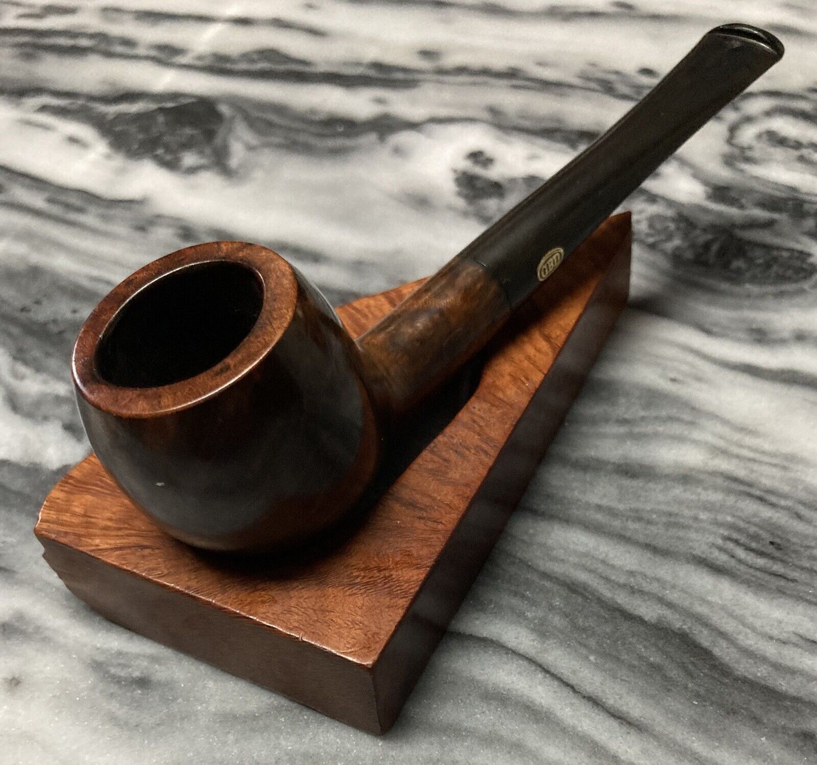 Vintage Estate GBD International Apple Pipe 3111-Compact & Nicely Crafted