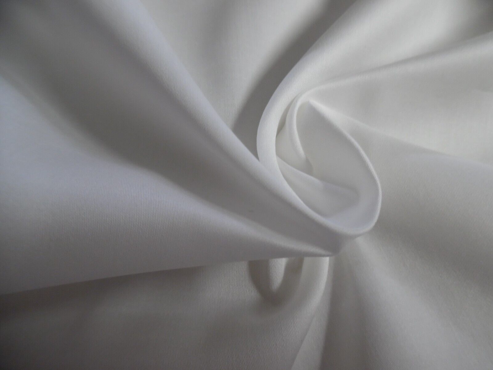 COTTON SATEEN IN WHITE~18\