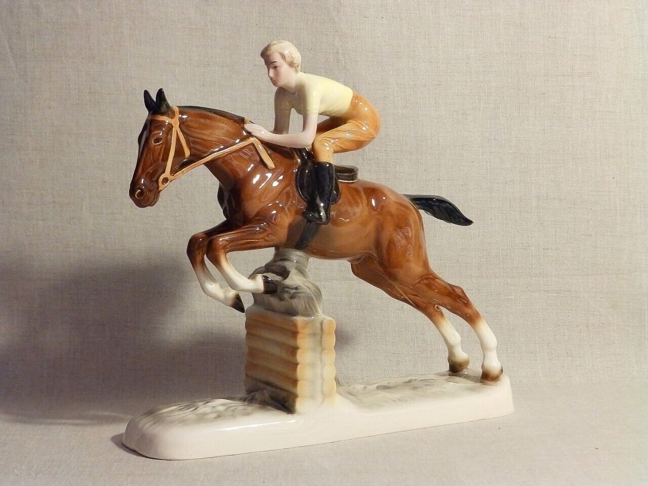 RARE Figurine “RIDER GIRL ON A HORSE” Hertwig Karzhutte 1940s Germany Porcelain