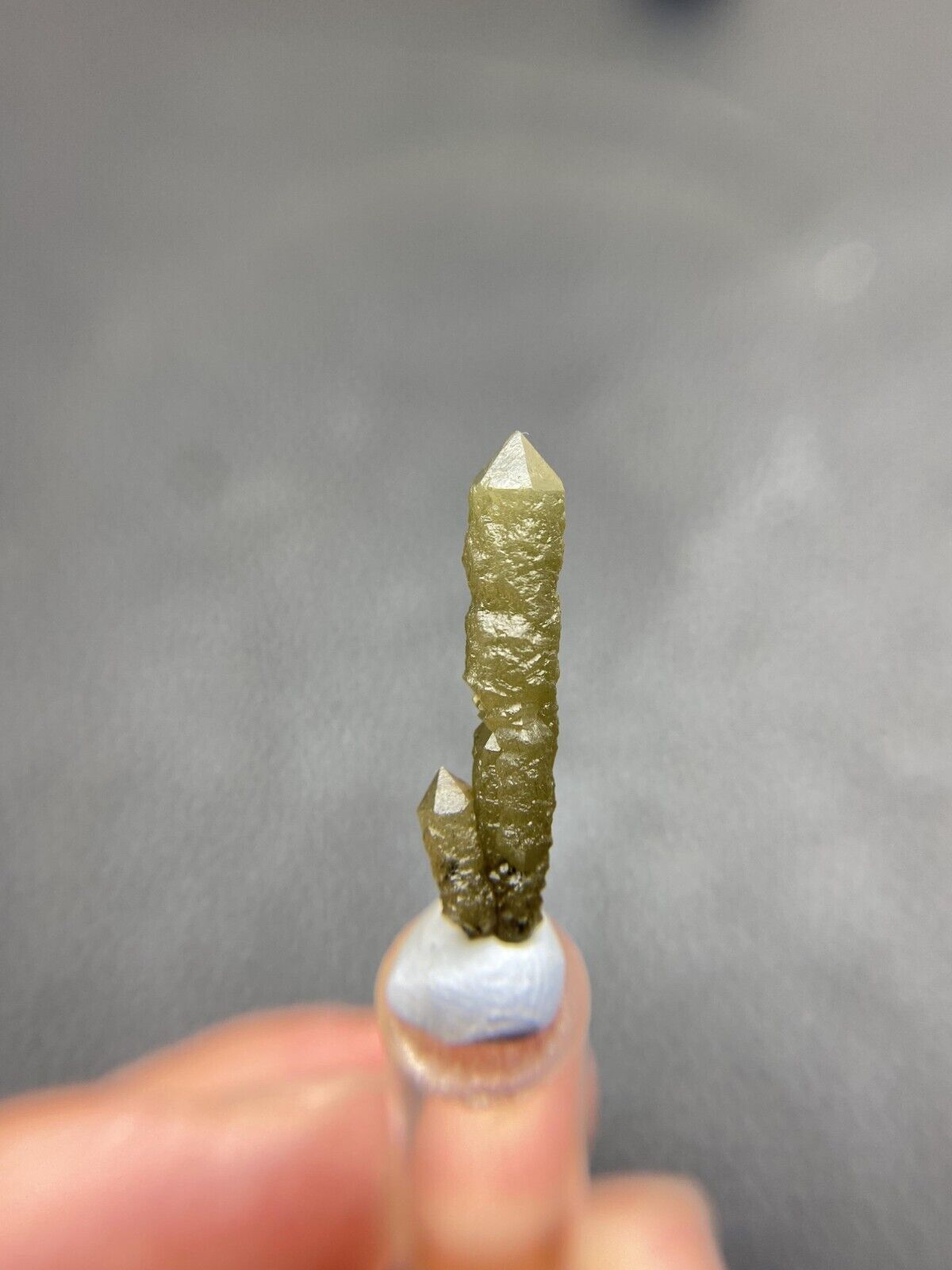 0.7g natural miniature complete double pointed green crystal (Museum grade)china