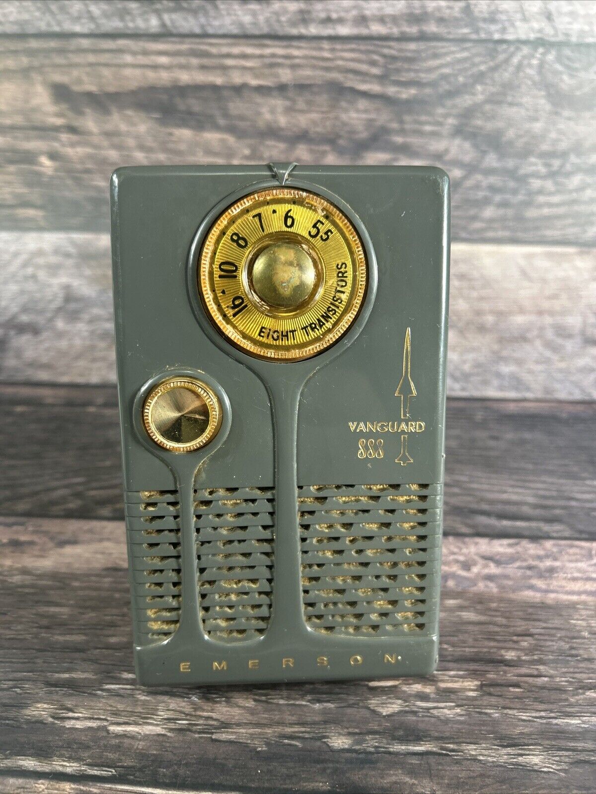 Vintage Emerson Vanguard 888 Nevabreak Pocket Radio Untested,