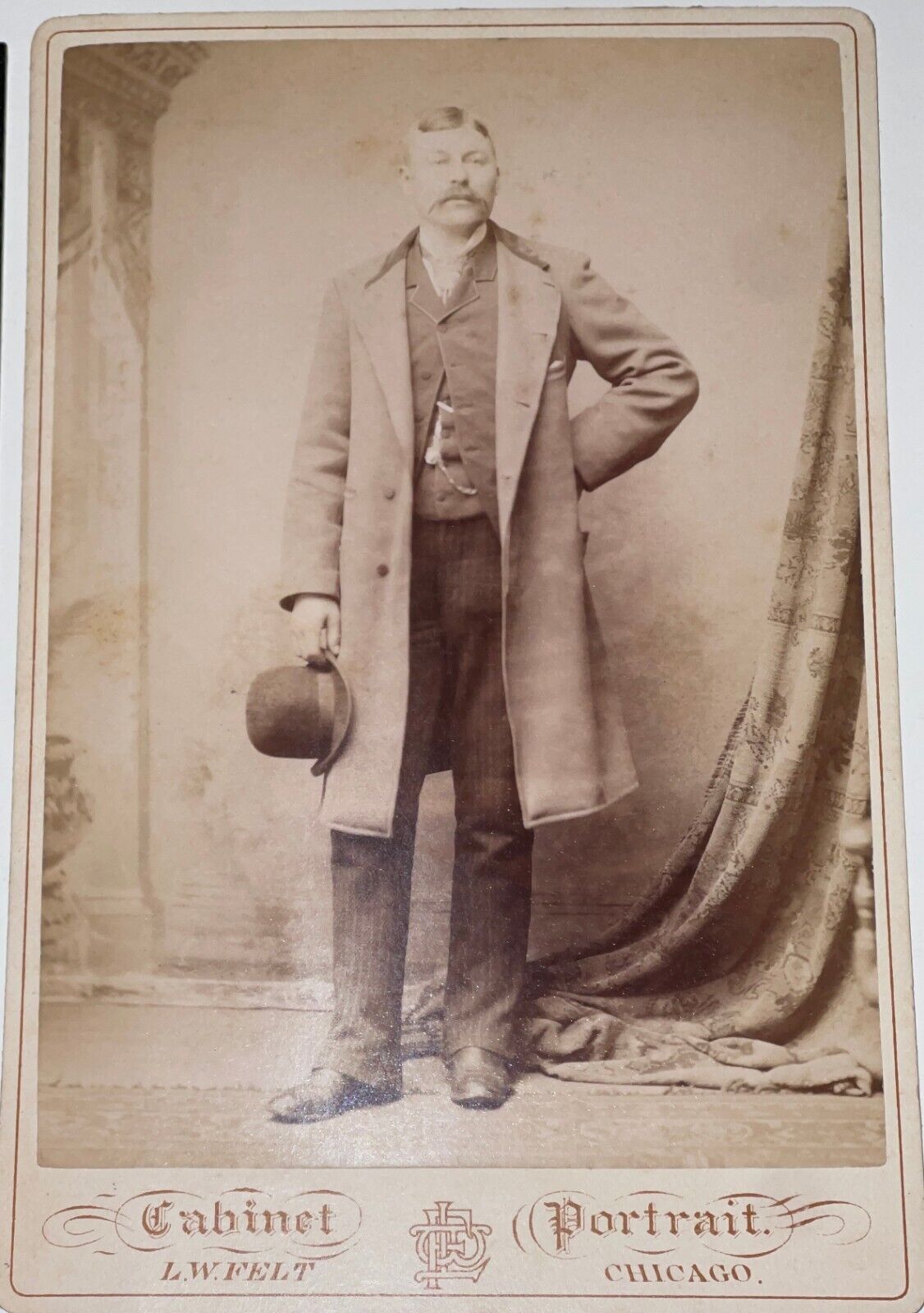 RARE c.1880's CABINET CARD MAN WITH BOWLER DERBY HAT L.W. FELT PHOTO CHICAGO ILL