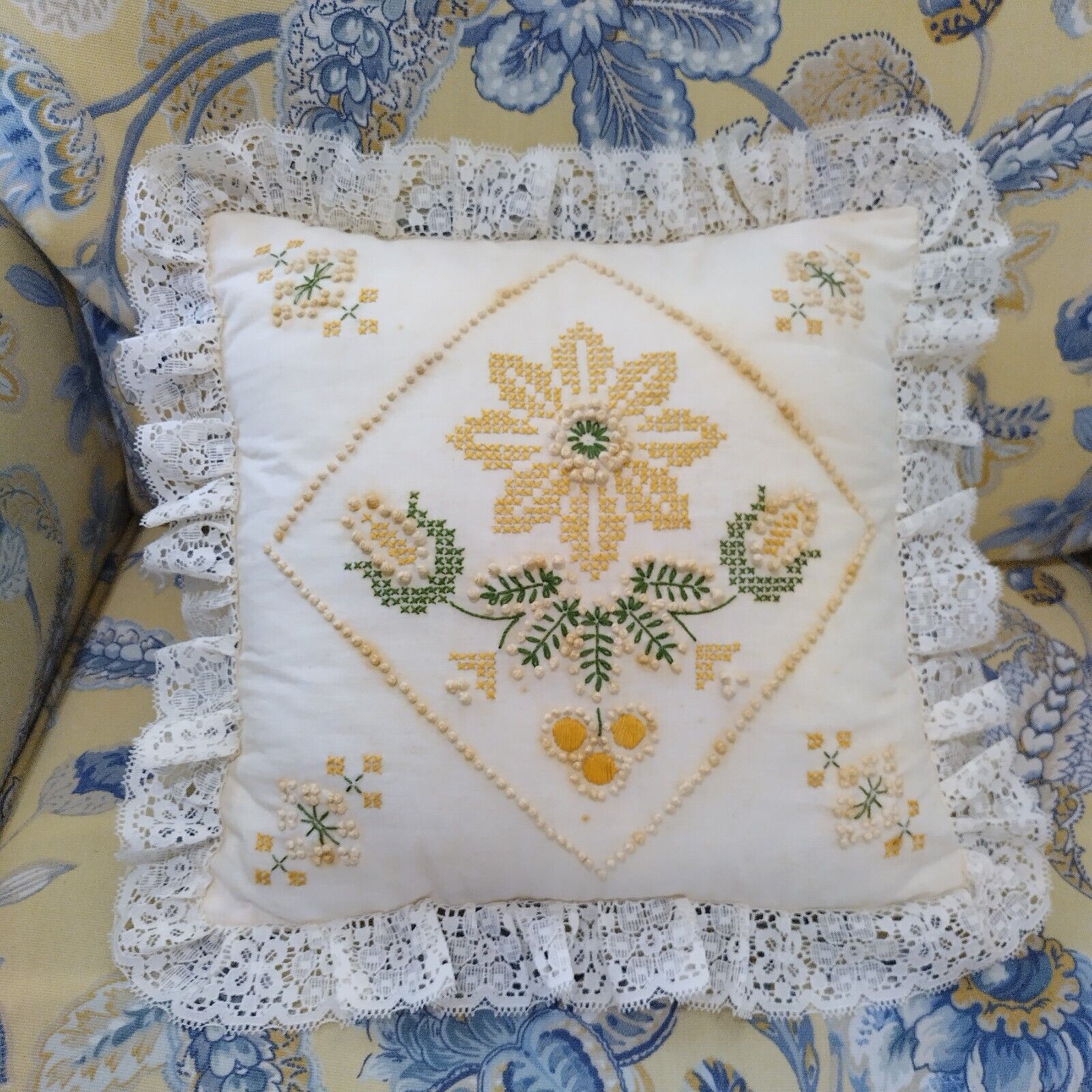 Sunflower Daisies Vintage Candlewick French Knot Thread Embroidered Pillow