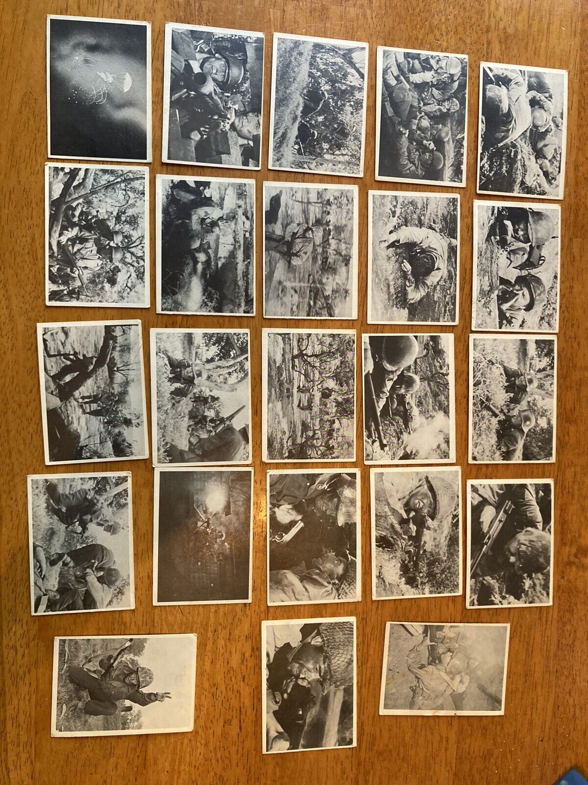 22  1964 Combat  TV Show Trading Cards Mostly VG+