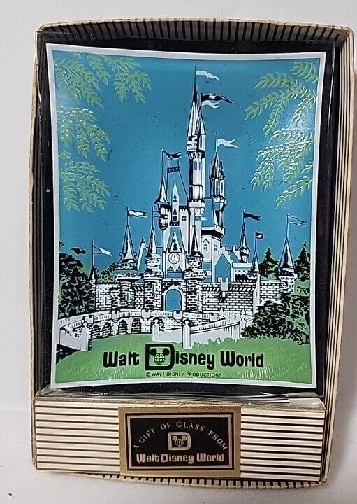 VINTAGE Walt Disney World A Gift of Glass Souvenir Castle with Original Tag NEW