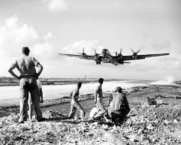U.S. Marines watching B-29 Super Fortress Mariana Islands 8x10 WWII Photo 431