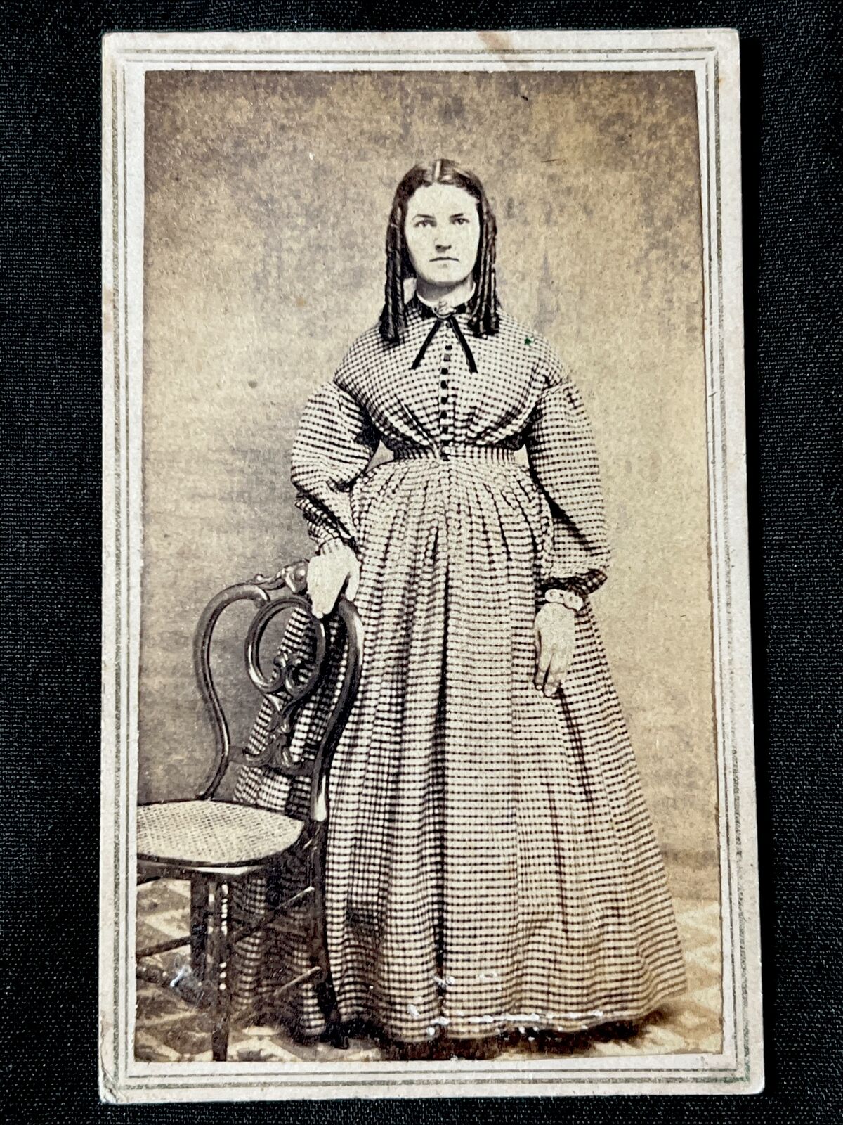 antique 1860s WOMAN in Beautiful DRESS CDV Civil War era CLEAR IMAGE Ring Curls