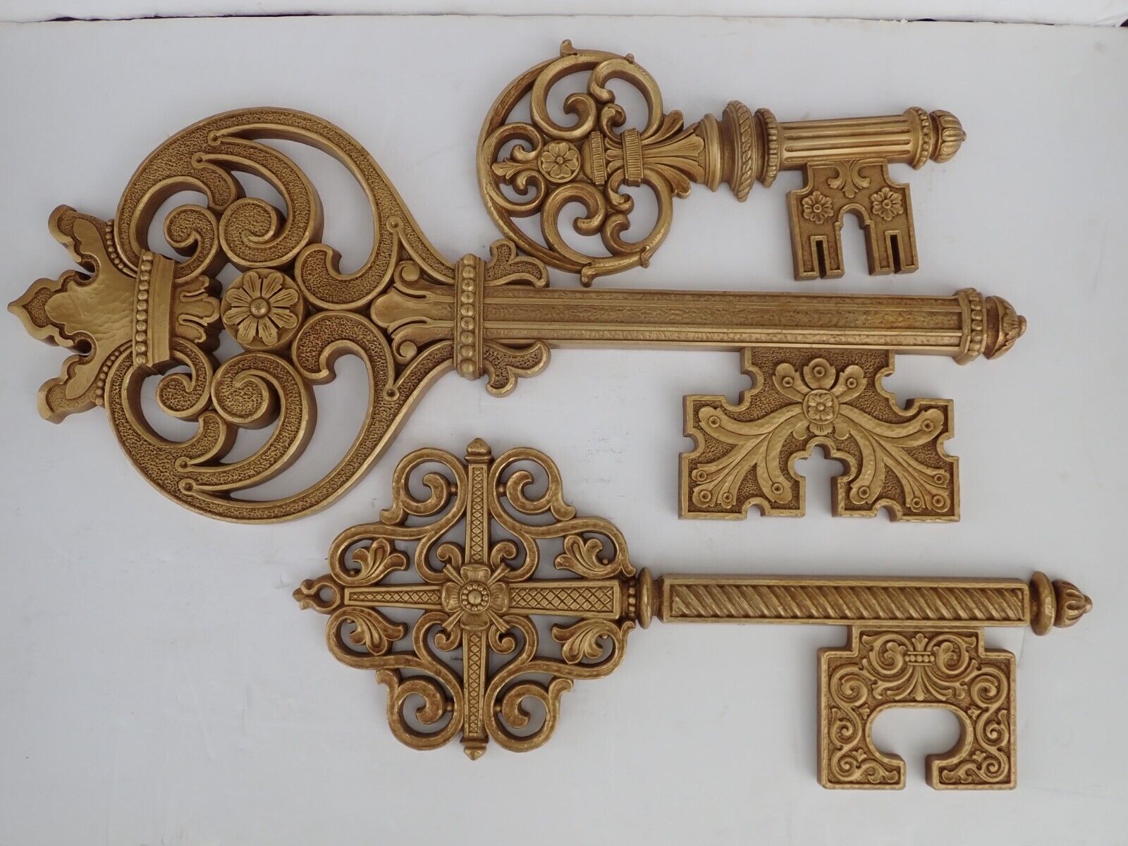 Vintage MCM Syroco Lot of 3 Skeleton Keys Gold Wall Art Hollywood Regency EUC
