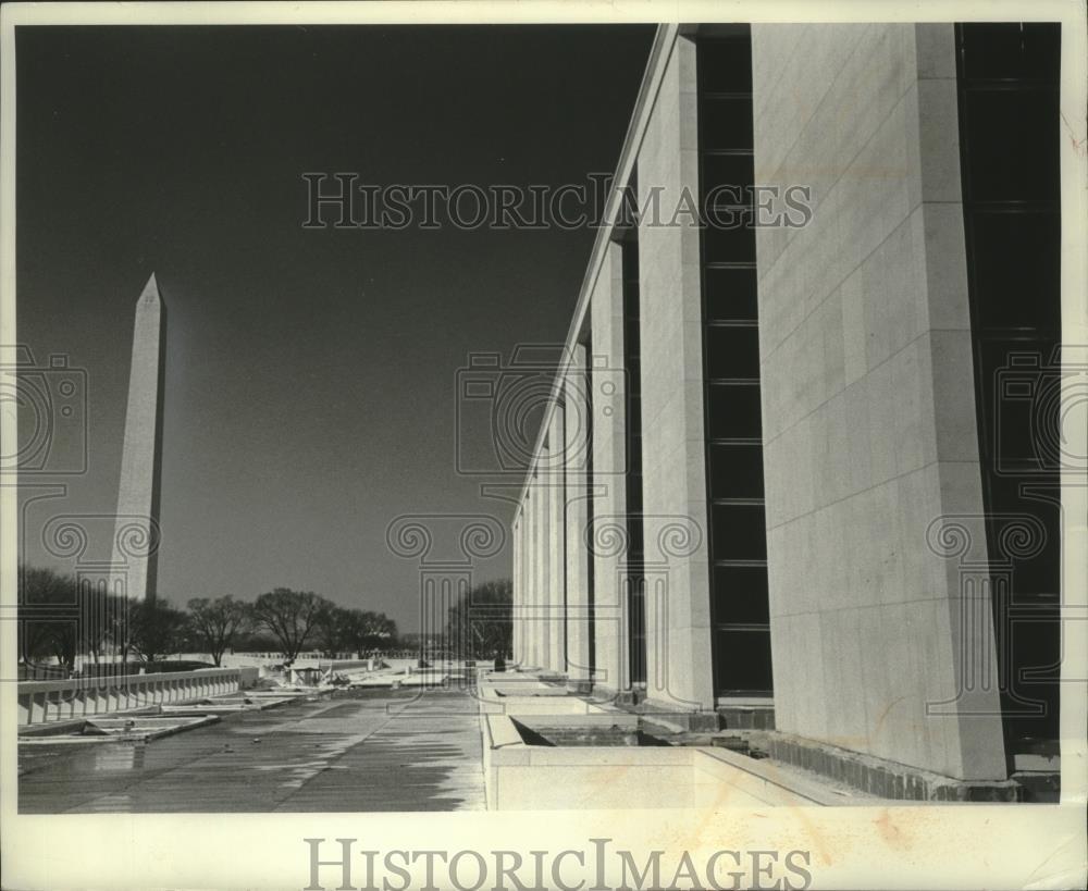 1963 Press Photo Mall entrance to the Smithsonian Institution in Washington D.C.