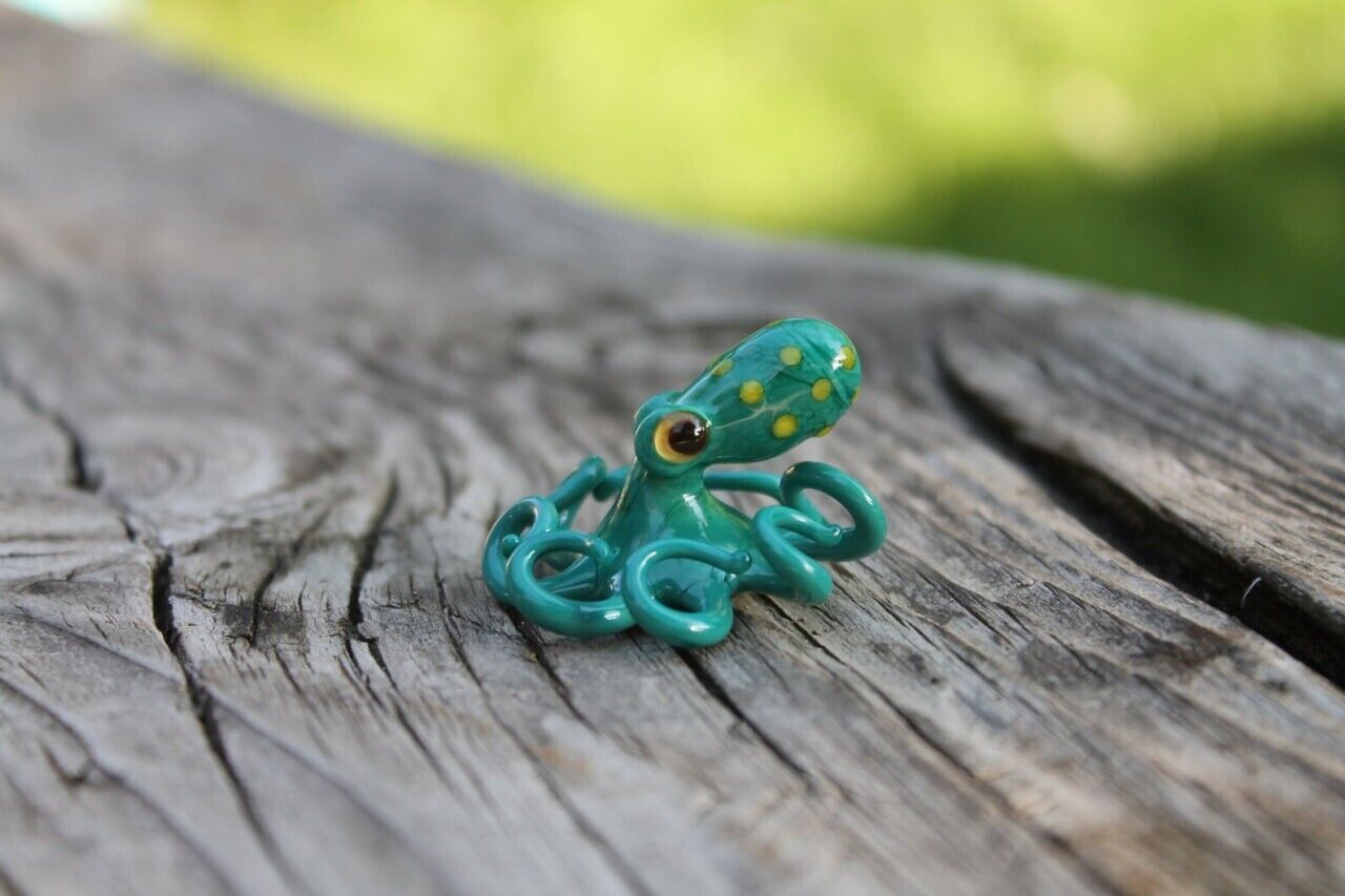 Elegant Miniature Murano Glass Octopus Statue, a Sophisticated and Beautiful