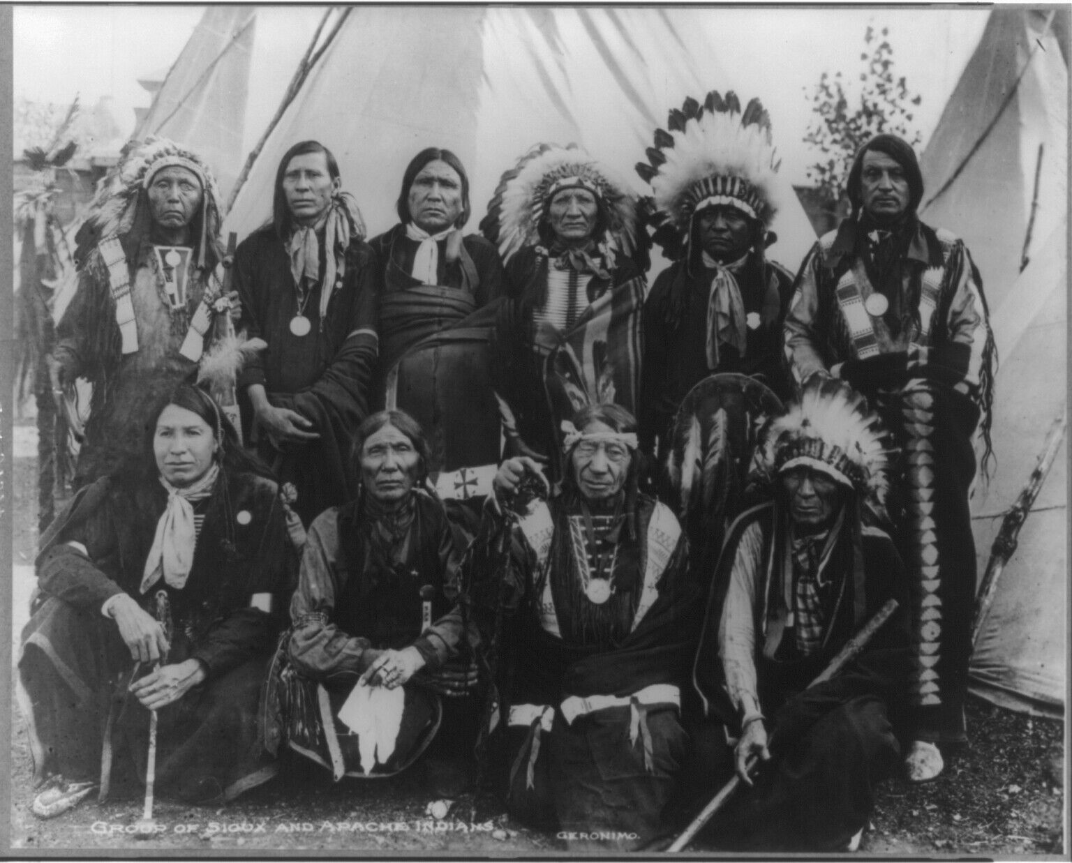 1904 Group of APACHE & SIOUX INDIANS Native Photo Picture 4