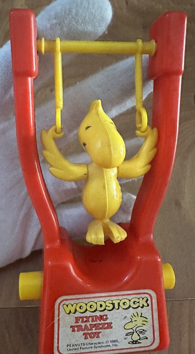 Vintage 1965 Woodstock Flying Trapeze Toy Peanuts United Feature Aviva Hong Kong