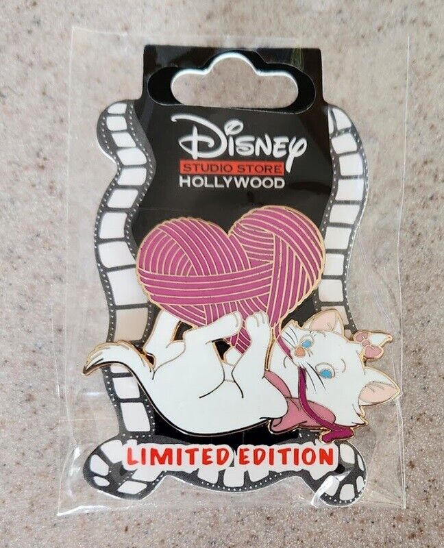 Disney Pin DSF DSSH Valentine's Day  Aristocats Marie with Heart Shape Yarn LE