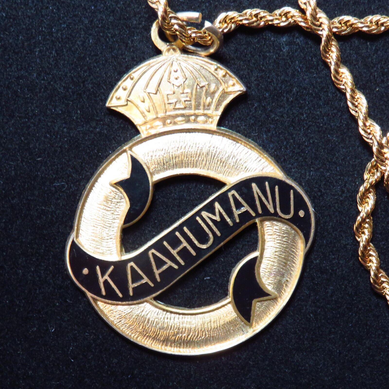 Hawaiian 'Ahahui Ka'ahumanu Kaahumanu Medallion Crest Pendant Vintage brass and