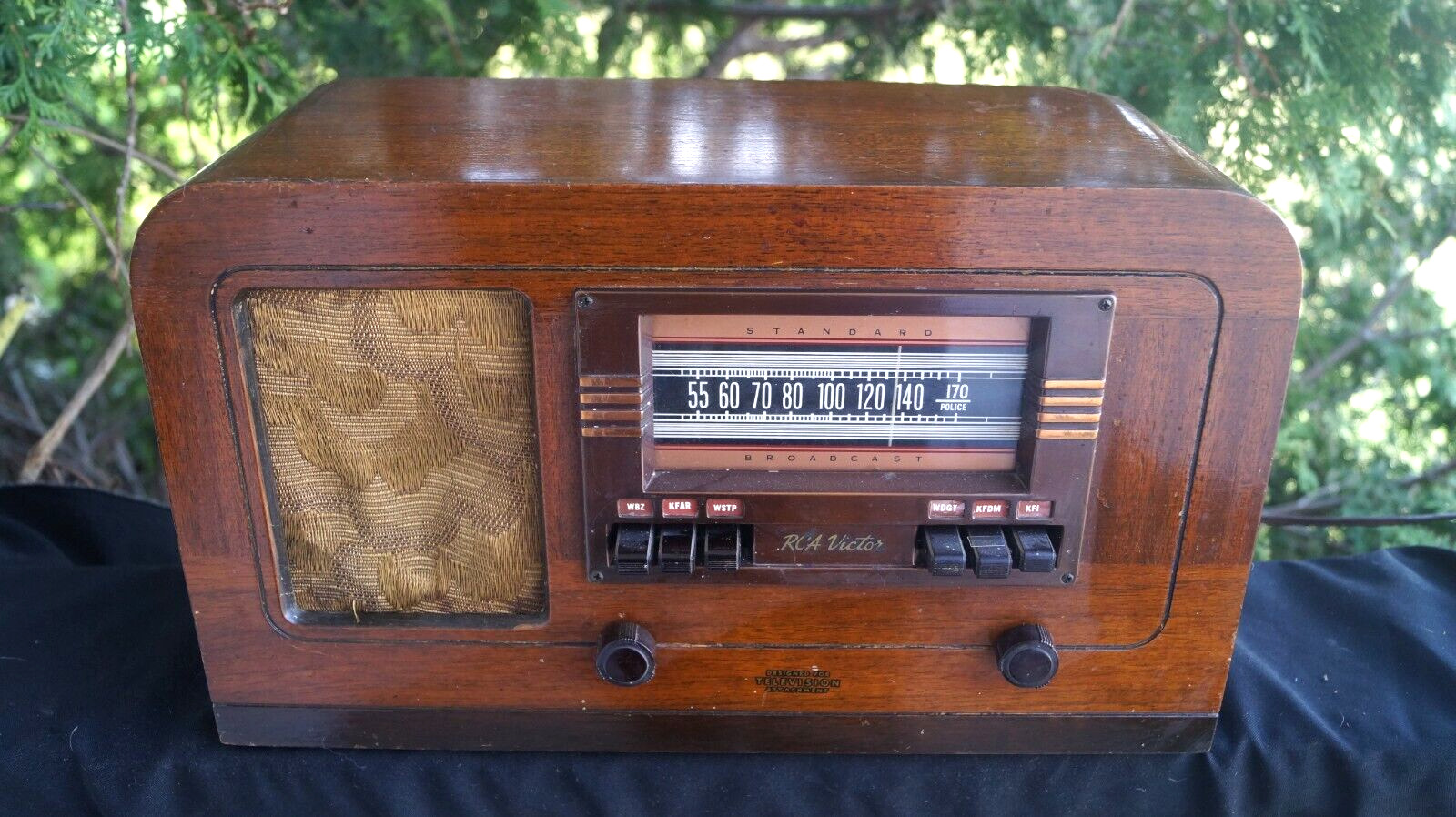 Antique 1939 - 40 RCA Victor Model T55 Tube Radio - Wood Case - Serviced 2013