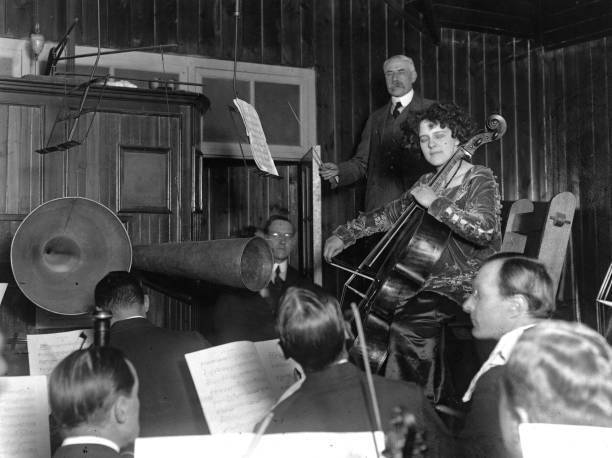 Cellist Beatrice Harrison making a recording with Edward Elgar 1920 OLD PHOTO