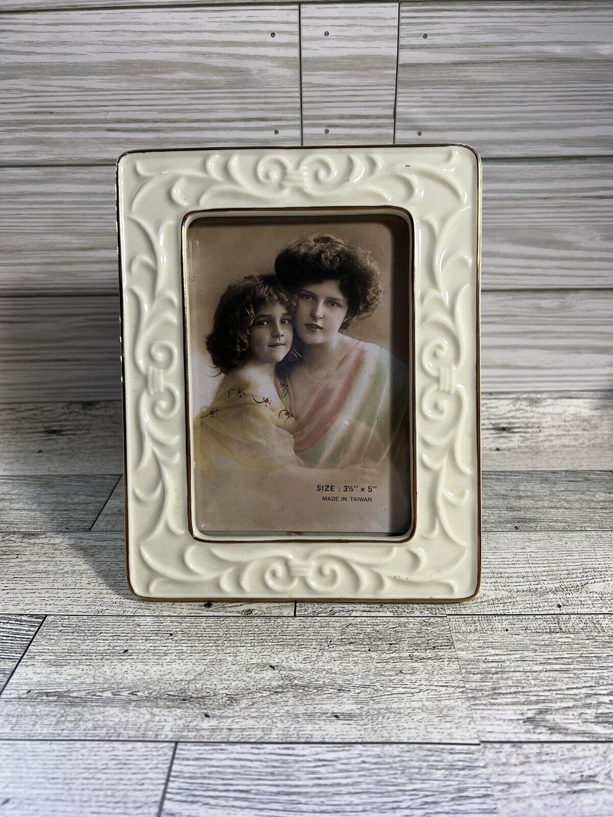 Chateu Collection Fine China Giftware 3.5”/5”Frame CH 3210 Jonal LTD 90’s Vint